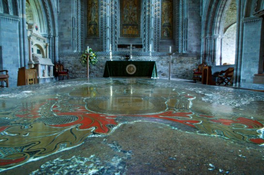 Edmund Tudor's tomb and St David's altar.